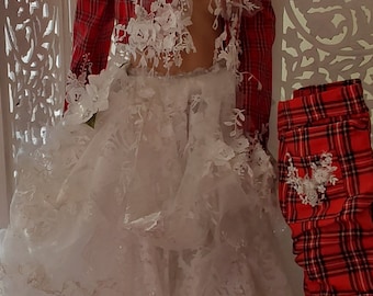 L'ensemble robe de bal de mariage en dentelle et carreaux rouges d'inspiration écossaise MARY STEWART et bottines assorties (Plus de couleurs disponibles)