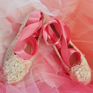 Romantische op maat ontworpen 3D kant en verwijderbare satijnen enkelbandje bruids bruiloft ballerina&#39;s schoenen party club quinceanera bal