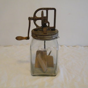 Dazey Glass and Metal Butter Churn 60 B, is 4 quart volume, Antique Rustic Farmhouse Condition, Works, could use oiling of crank