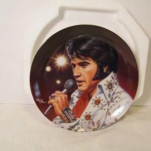 Elvis Plate Las Vegas Live, Vintage Elvis Collectible plate with gorgeous artwork, NO Coa, 2nd in Commemorating Elvis series