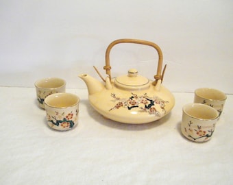 Japanese Teapot with 4 Cups and Bamboo Handle, Vintage to near Antique porcelain serving pot 10 oz vol crazing present hand painted signed