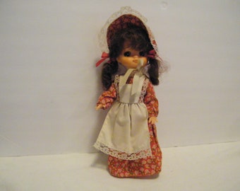 Sun Bonnet Sue Vintage Plastic Doll in Prairie Dress, Made in Tawan posable 10 inch tall with fixed eyes, red floral country outfit