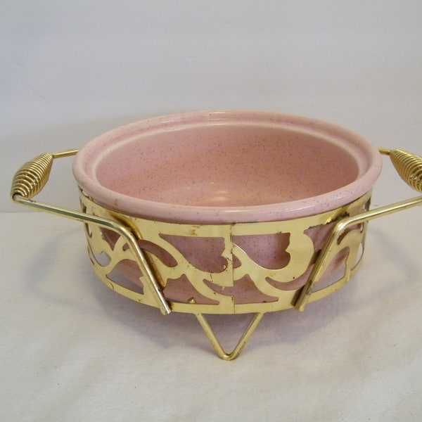 Bauer Pebbleford Pink Casserole Bowl Chaffing Dish, Vintage Dusty speckled pink quart dish in gold tone metal handle frame, light patina