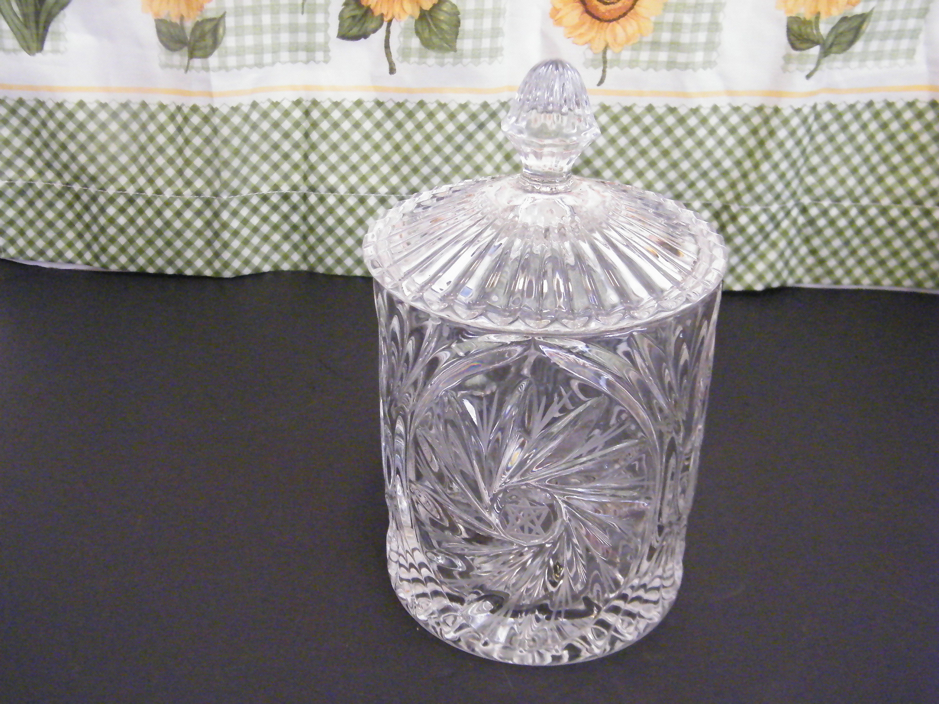 NIERBO 4 Pieces Crystal Glass Candy Jar With Lid Home Decorative