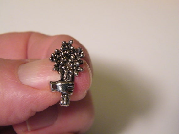 Mini Hand with Bouquet Lapel Pin, Vintage flower … - image 1