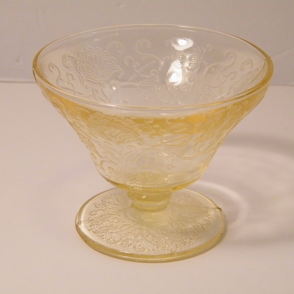 Hazel Atlas Florentine Sherbet in Yellow Depression Glass,  Orphaned Vintage 1920s to 1930s dessert dish