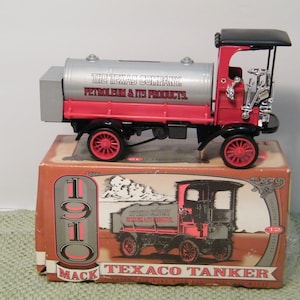 1910 Mack Texaco Tanker Die Cast Truck Coin Bank NEW In Box from ERTL 1985, Vintage Locking bank, great collector gift