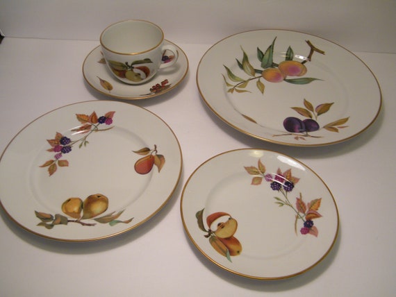 5 Pc Evesham Gold Place Setting by Royal Worcester, Vintage Set of