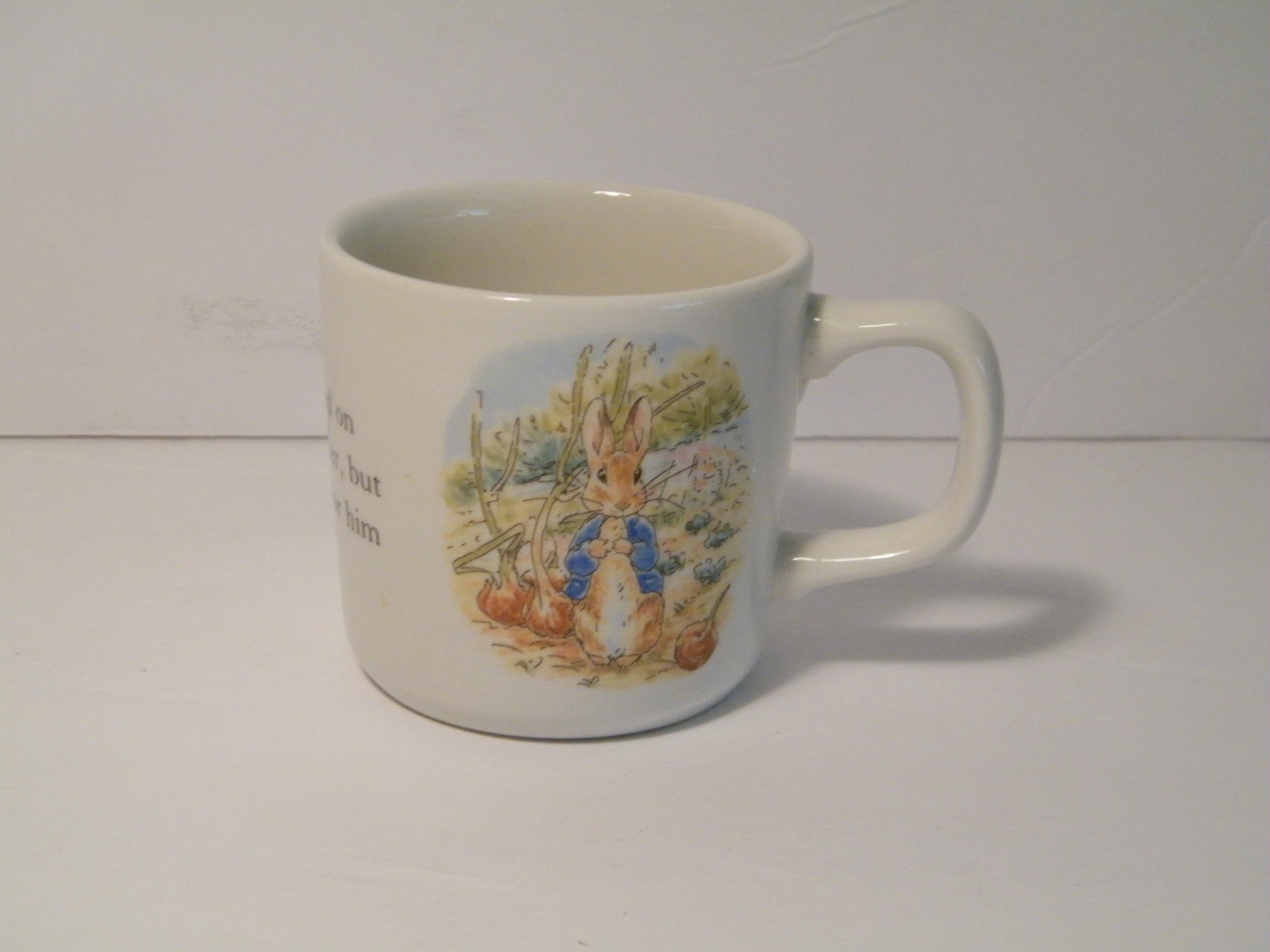 Vintage Peter Rabbit Plastic 9 oz Sippy Cup / Yellow Lid / Frederick Warne  2000
