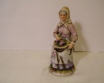 Homco Old Woman with Basket of Grapes Figurine, Vintage decorative statue is over 7 inches tall, gift idea for any occasion