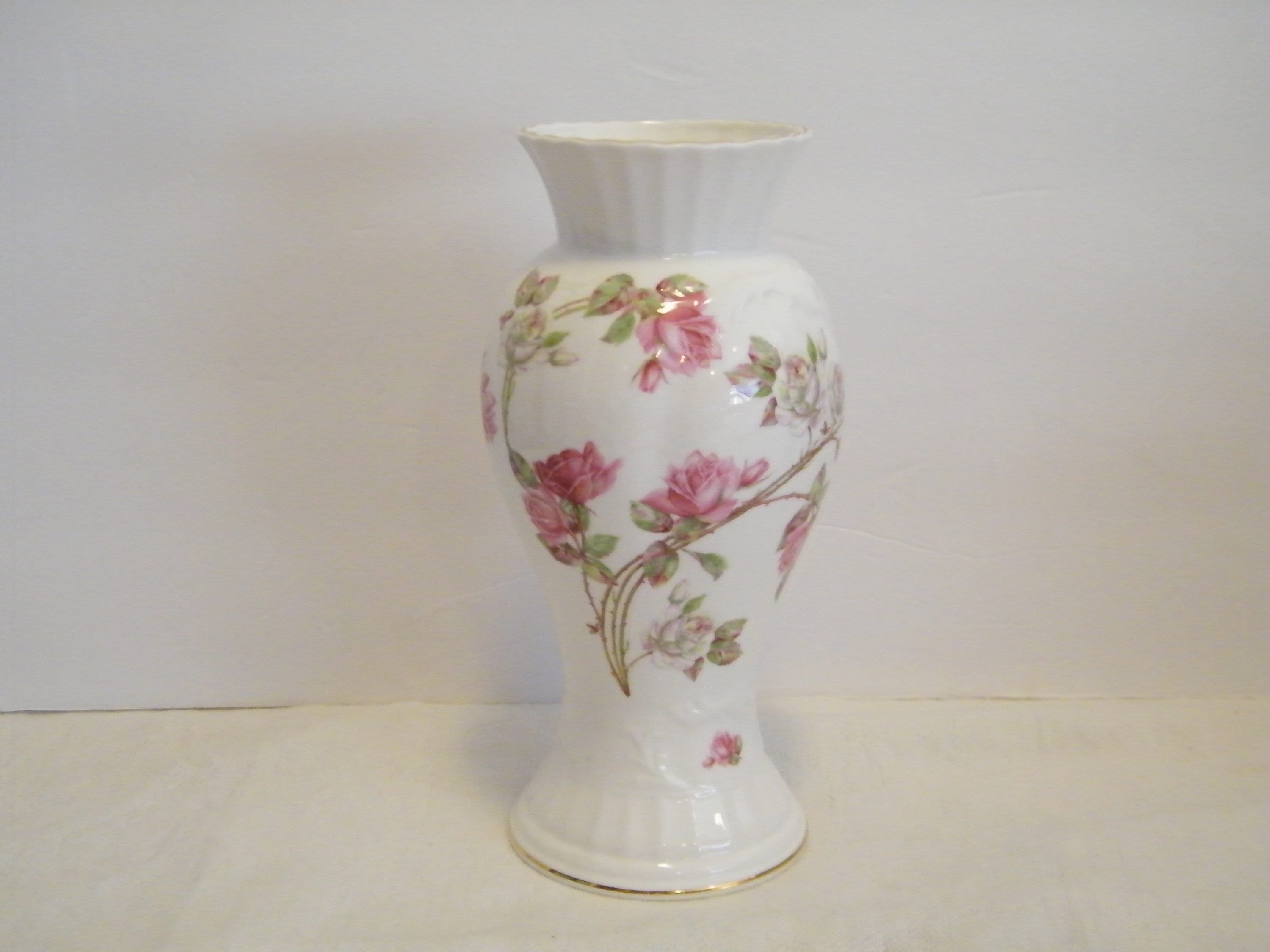 エインズレイ　花瓶　AYNSLEY ELIZABETH ROSE Aynsley Elizabeth Rose Vase, Vintage English Fine Bone China 8.75
