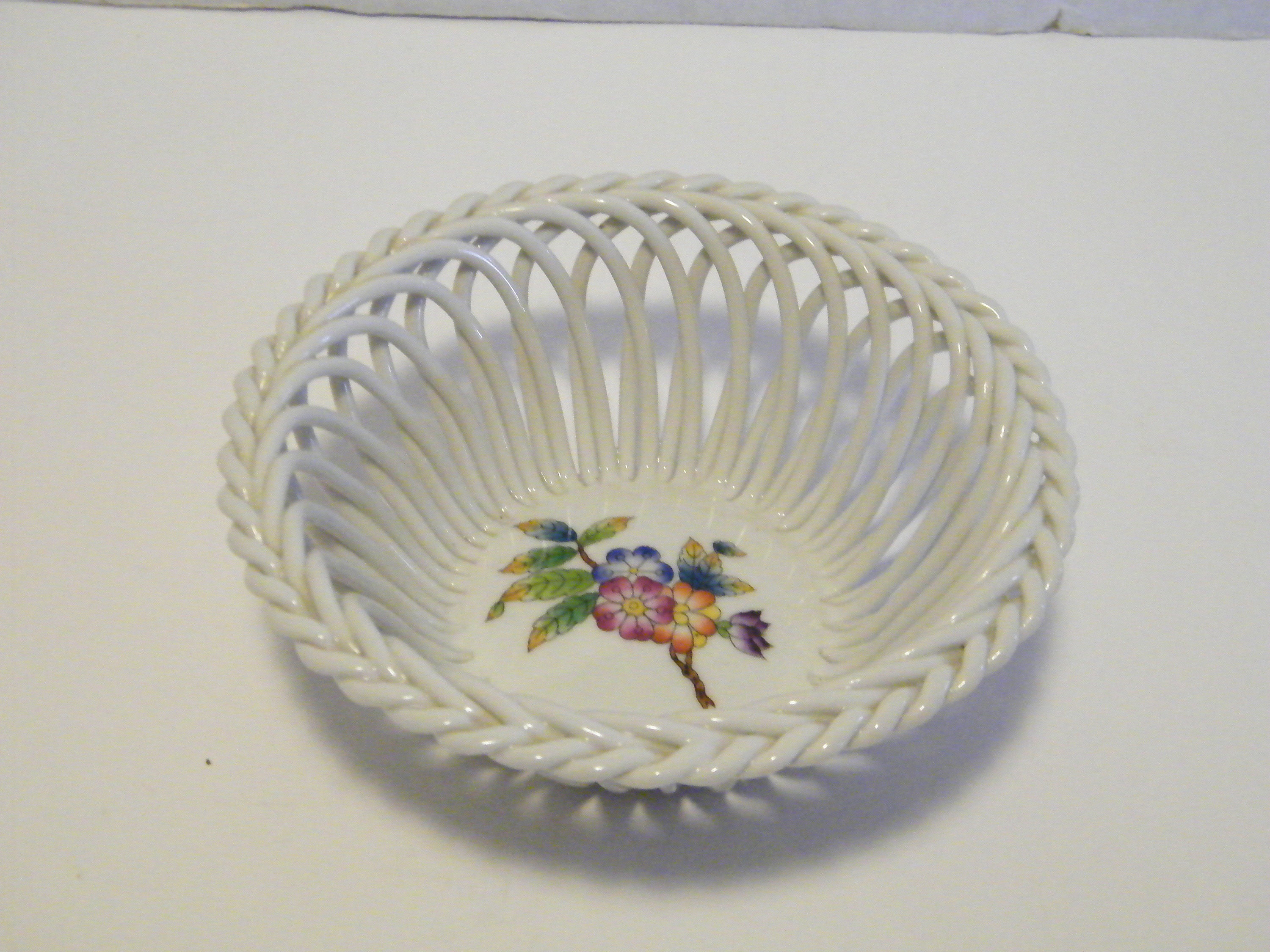 Herend Hvngary Open Weave Bowl in Queen Victoria Pattern, Vintage