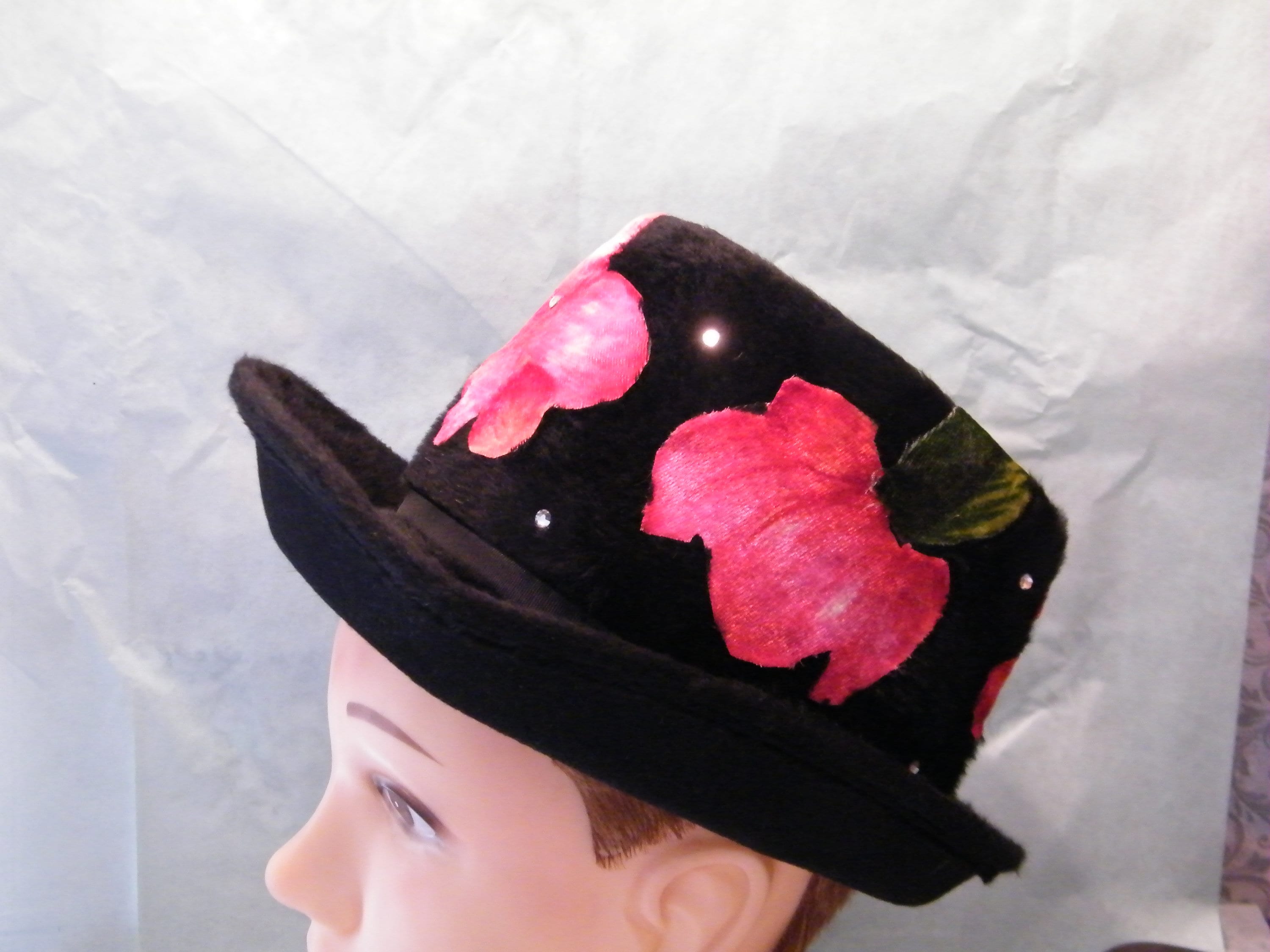 1960s Angel Designs Feather-Covered Cloche Hat Feather Cloche Vintage Hats for Women for sale | eBay main image 2