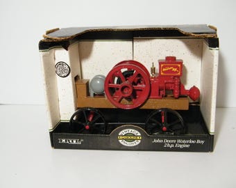 ミニカー ERTL JOHN DEREE WATERLOO BOY John Deere Waterloo Boy 2 HP Engine One Eighth Scale Model
