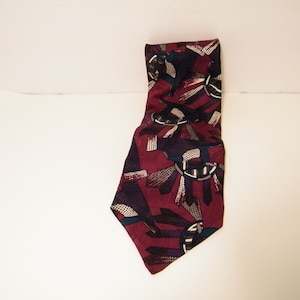 Botony 500 Silk Necktie in Burgandy Purple Geometric Pattern, Vintage Gently used mens tie suit accessories, prom or graduation