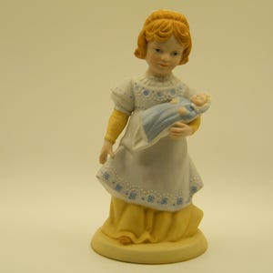 La figurine Avon A Mothers Love de 1981 est un souvenir vintage pour maman, fille et poupée en porcelaine, magnifique état vintage -