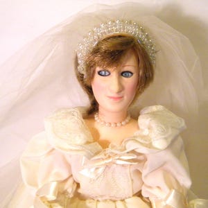 Effenbee Princess Diana Wedding Day Doll 1982, Vintage Royal Commemorative of Lady Diana Spencer and HRH Prince Charles, Used, with Stand