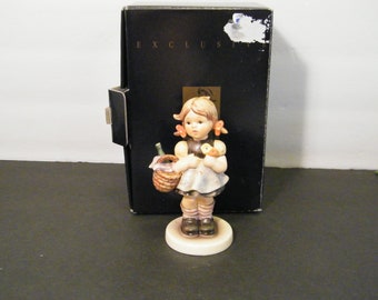 Hummel Club Edition Little Visitor in original box 5 inch tall, Vintage 1994 to 1995 Exclusive Edition, add to your collection