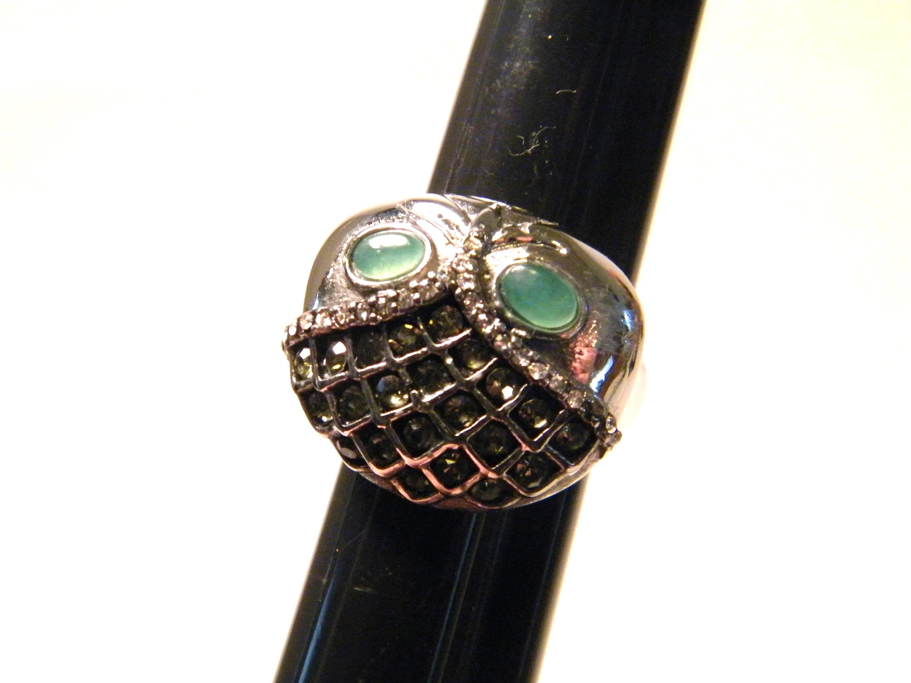 Owl Ring Jade Eyes Size 7, Vintage Unmarked Silver tone ring, gift idea