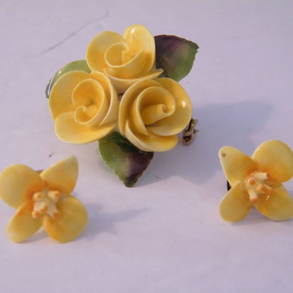 Staffordshire Yellow Porcelain Brooch and earrings by Cara, Vintage Delicate Yellow English Roses pierced pair yellow blooms,