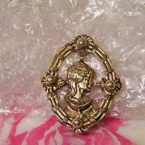 Ladies Cameo Money Clip in GoldTone Finish, Vintage Classic Money Holder with Cameo front as shown, no makers mark noticed, gift for her
