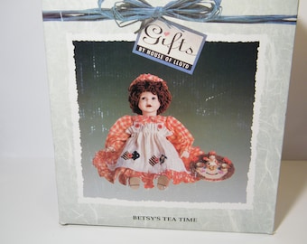 Hertwig China Head Blonde Doll Dorothy, Antique Late 1900 to 1907