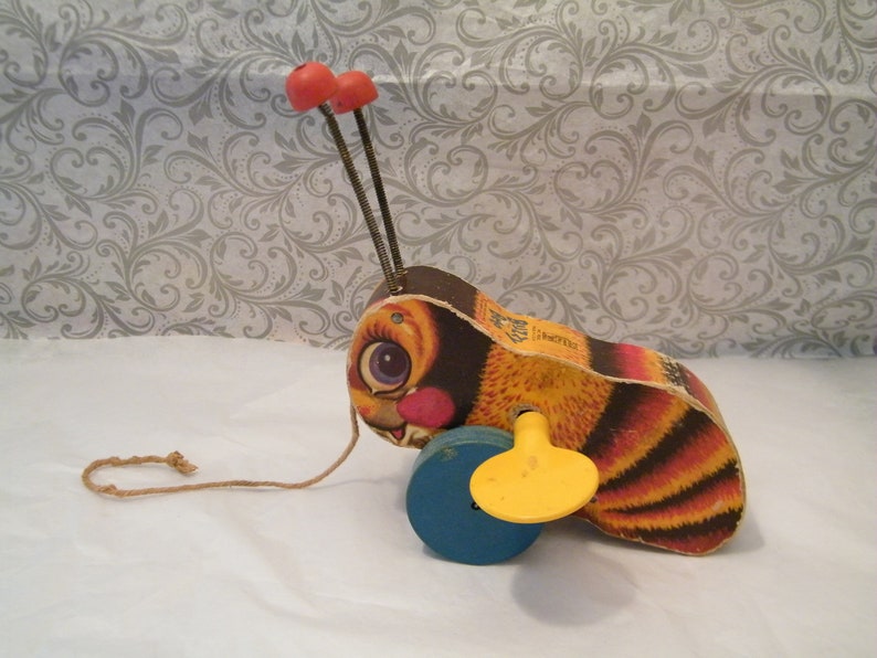 fisher price buzzy bee pull toy