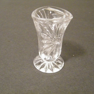 3 Sided Toothpick Holder with Sunflower Pattern, RARE Vintage 3 Face Pressed Cut Glass collectible table decor, sweet gift idea