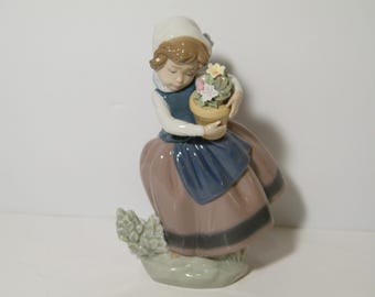 Lladro Figurine Spring is Here #5223 Handcrafted Spain