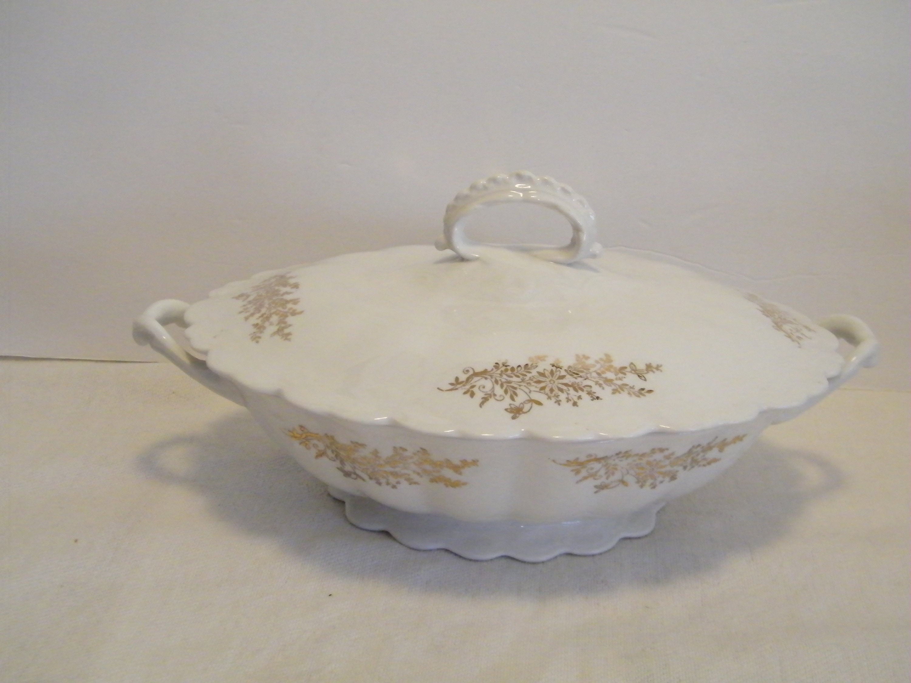 Antique EPPCO Oval Casserole Serving Dish in DeSoto Pattern