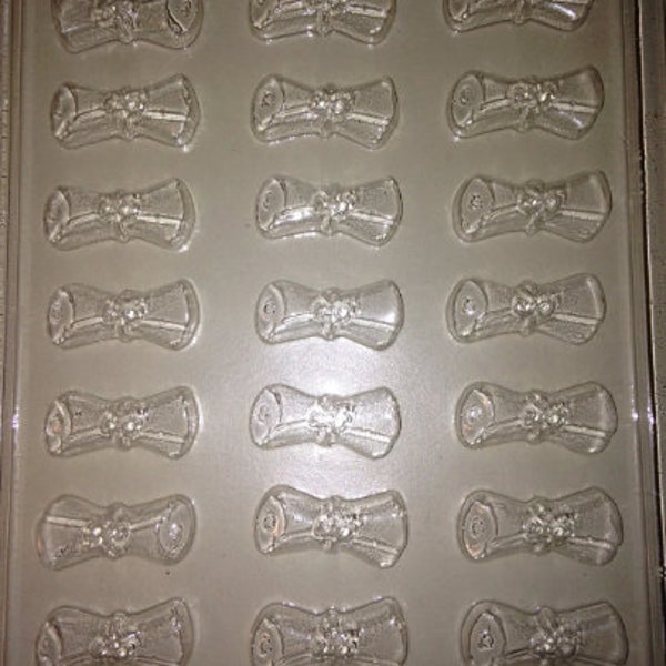 M73 - Chocolate Novelty Mold - Diplomas