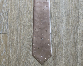 Cravate marron clair à strass