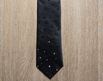 Corbata negra con diamantes de imitación
