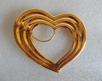 Vintage Large  3 x 3 Gold Tone Heart Scarf Clip