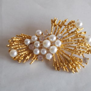 Vintage  Large Gold Tone Faux Pearls And Rhinestone Brooch