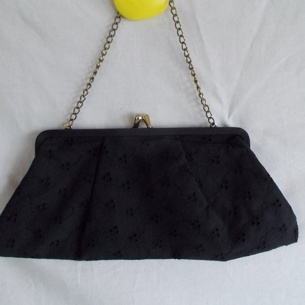 Monedero vintage de ojal negro