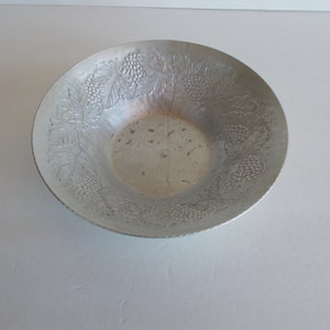 Vintage Aluminum 340 Everlast Grape Bowl