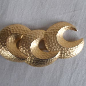 Vintage Gold Tone Crescent Moon Shape Brooch // 44