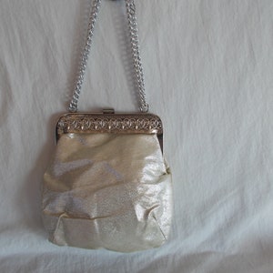 Bolso de mano vintage de cadena de metal en tono plateado