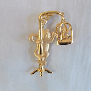 Vintage J.J Gold Tone  Cat With Bird In Dangling Bird Cage Brooch //1