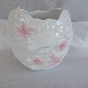 Vintage 1993 Small  Porcelain FTD Mother Child Hands Vase