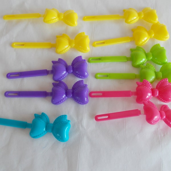 Vintage 11 Small Plastic Bow Hair Barrettes For Dolls  // 11