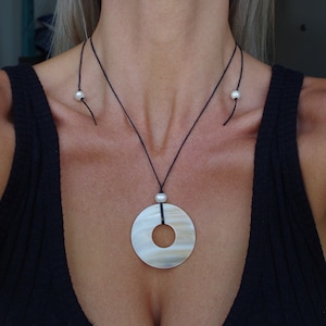 Large Mother Of Pearl Shell Pendant White Freshwater Pearl Gemstone Hemp Cord Adjustable Necklace
