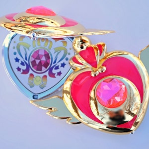 Sailor Moon Super S Crises Heart Compact Mirror Brooch Locket Cosplay Prop