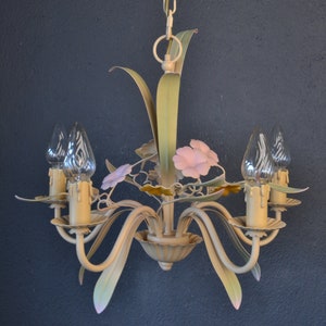 Beautiful Tole Flower Chandelier (17119)