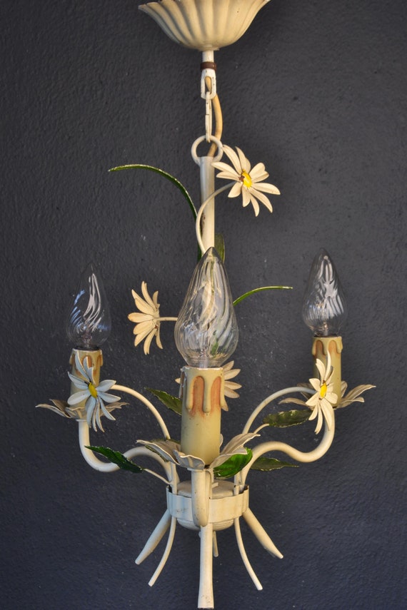 Beautiful tole flower chandelier with Daisy flowers (2022094)