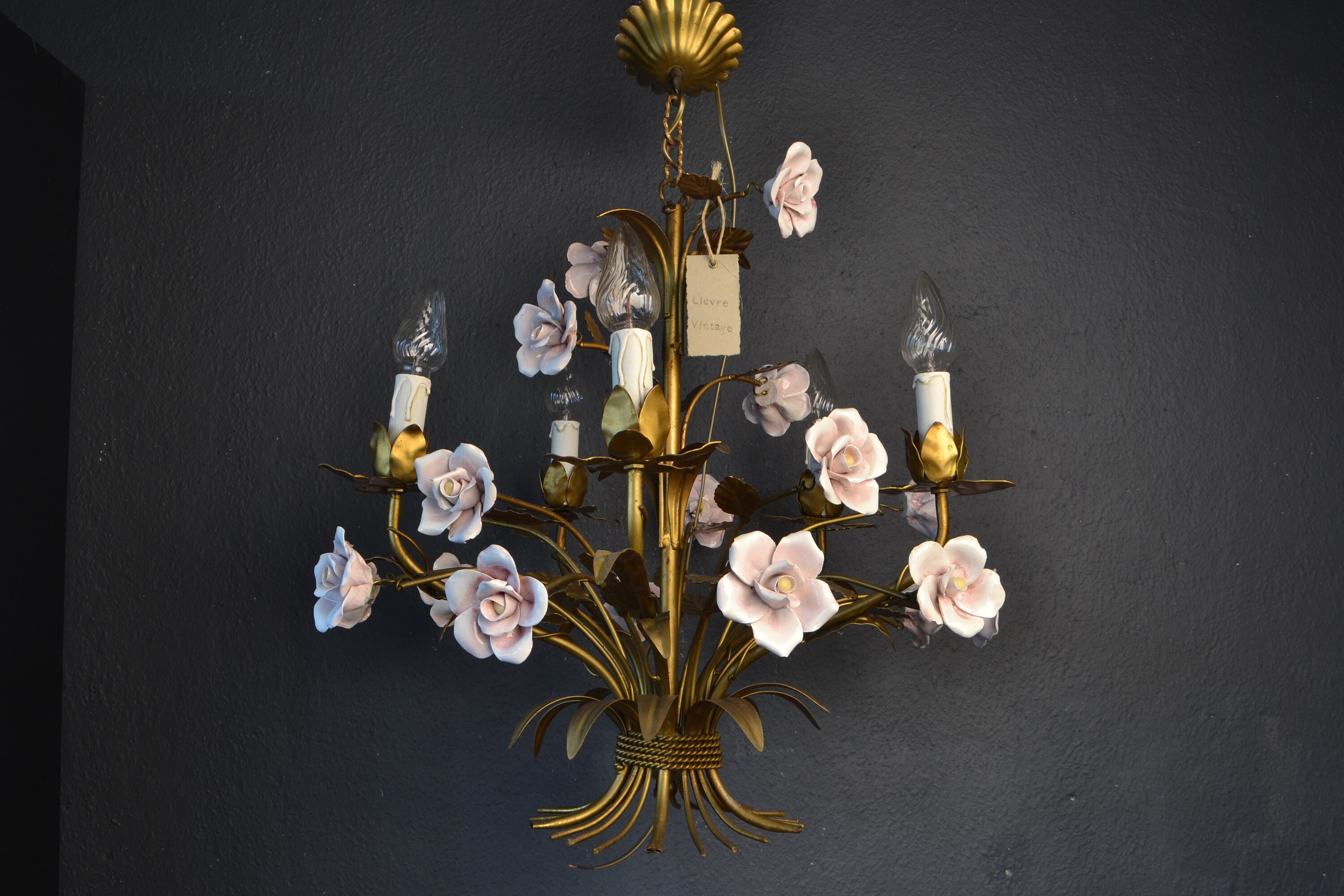 Stunning large golden Chandelier with pink porcelain roses (18073)