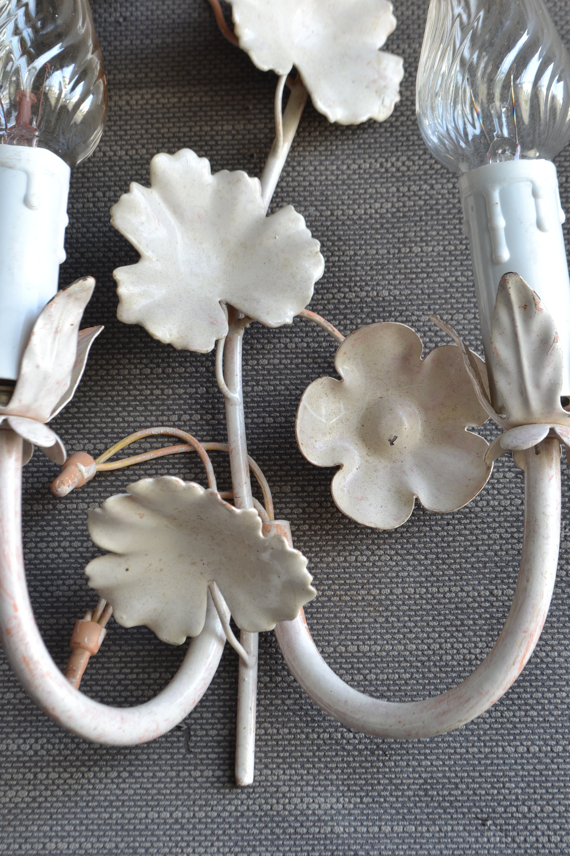 Italian tole Flower sconce. (18065)