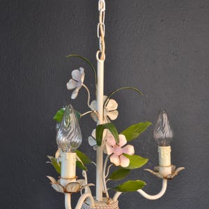 Beautiful tole flower chandelier with Daisy flowers (2022121)