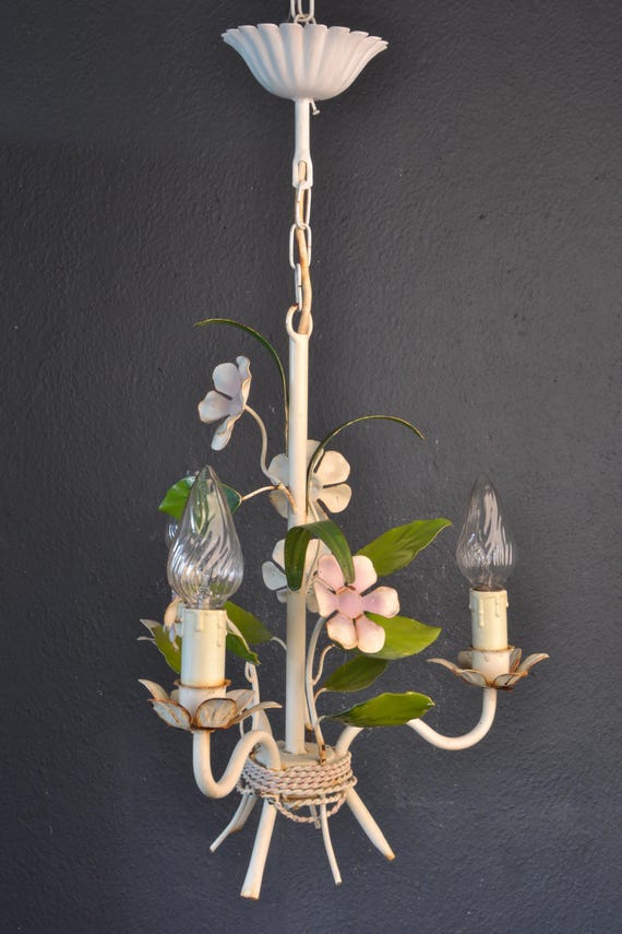 Beautiful tole flower chandelier with Daisy flowers (2022121)